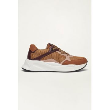 Pantofi sport cu insertii de plasa