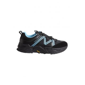 Pantofi sport cu aspect masiv si garnituri de piele intoarsa