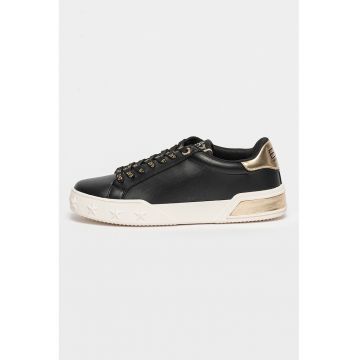 Pantofi sport de piele ecologica si logo perforat