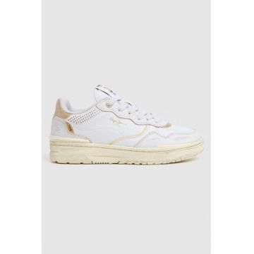 Pantofi sport cu sireturi si model